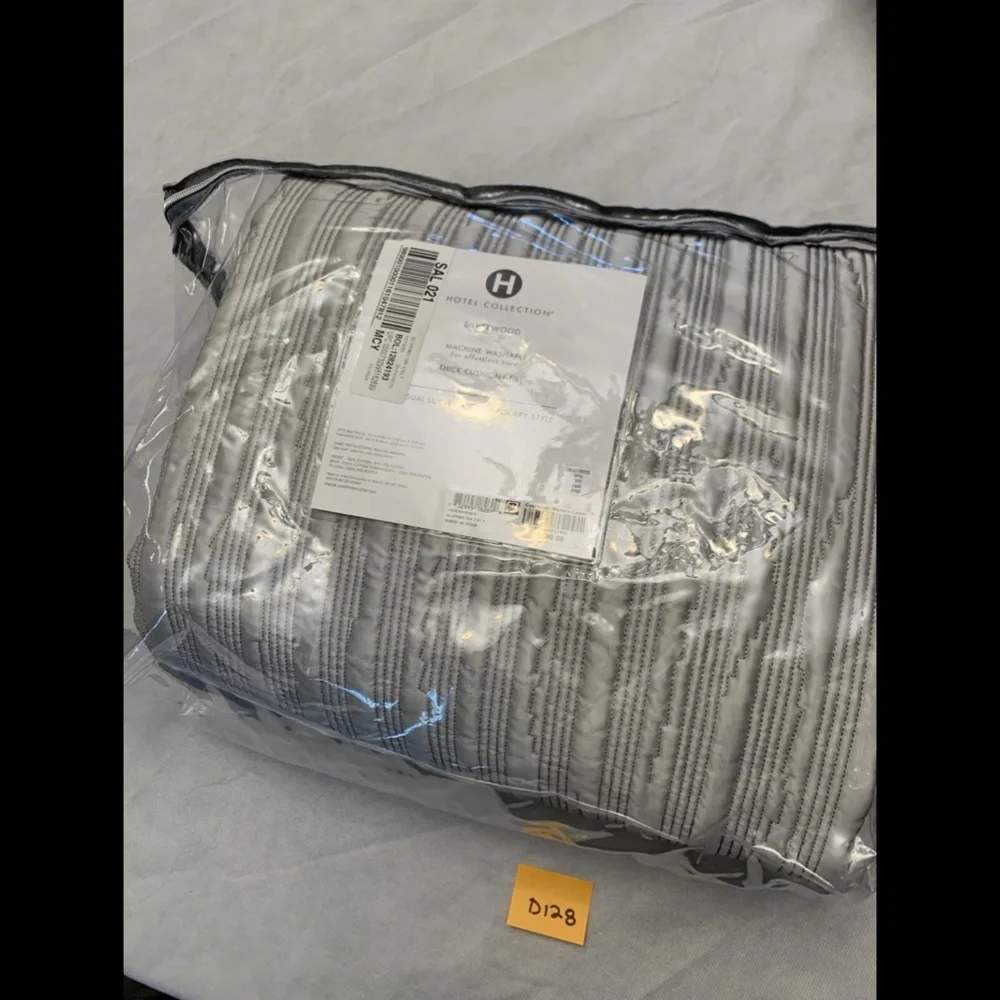 NIB Hotel Collection Silverwood Full/Queen Quilted Coverlet‎ Blanket